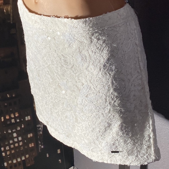 HOLLISTER - NWT - skirt: white sequin overlay mini w elastic waist & lining - L - Picture 4 of 16